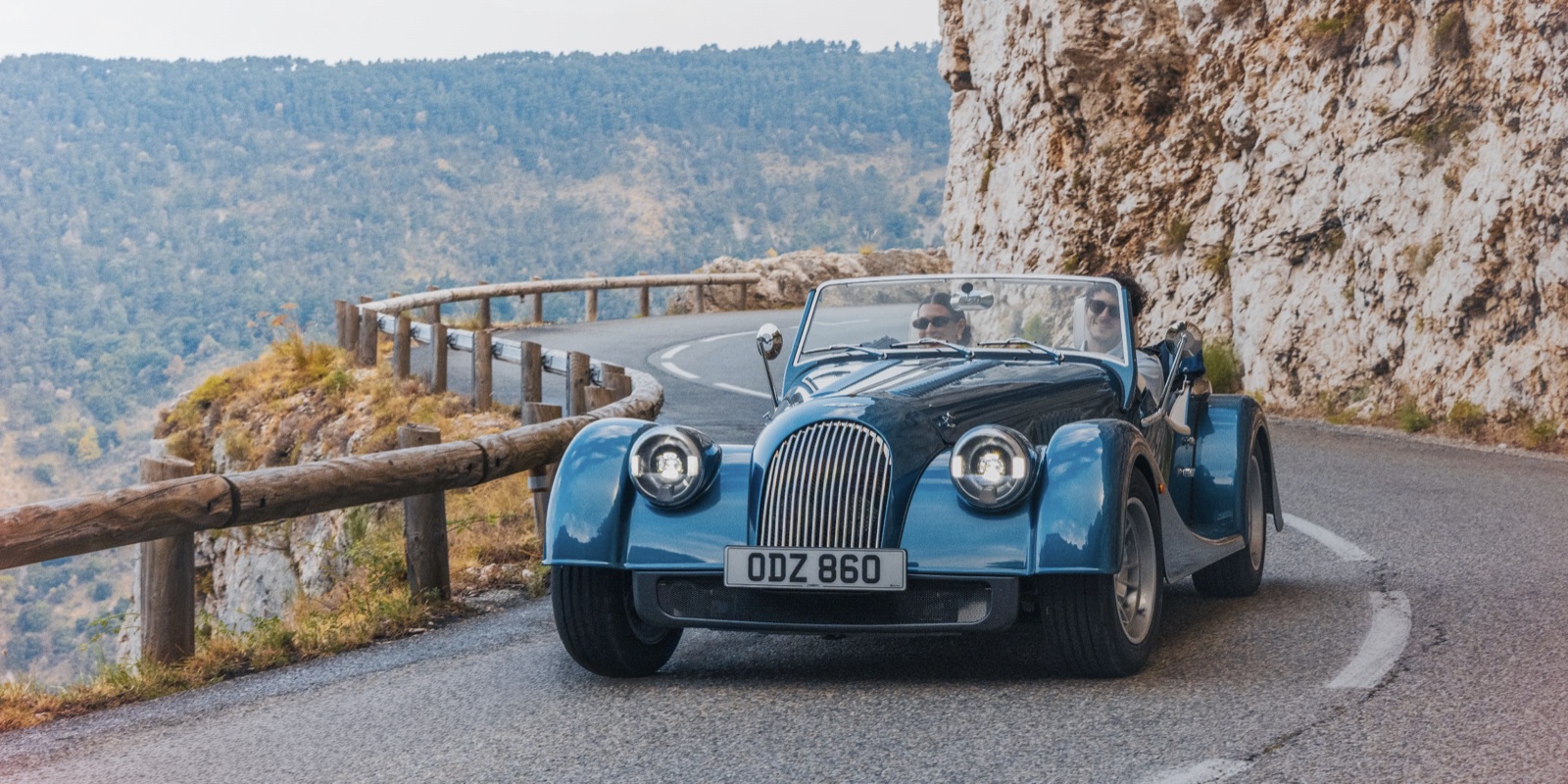 Morgan Plus Four — käsintehty brittiläinen roadster
